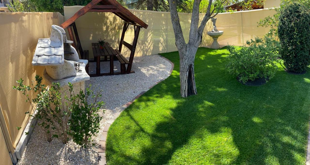 Villa Relax Apartman Gárdony Exteriör bild